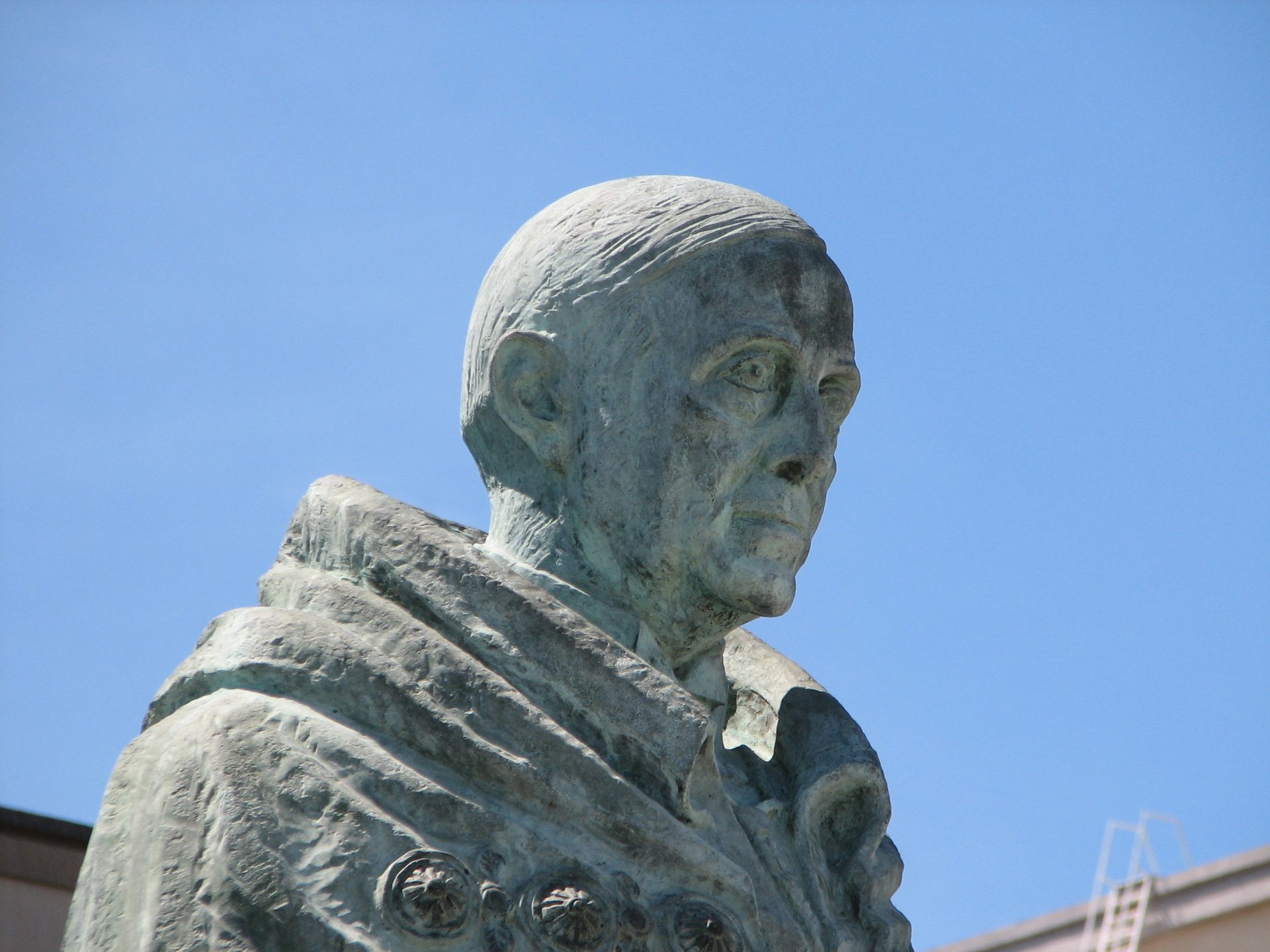Antonio Egas Moniz's monument, Lisbon - 05.JPG